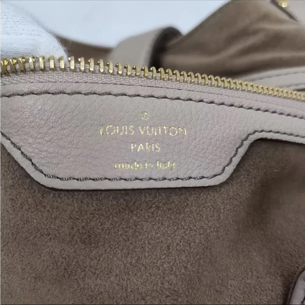 Auth Louis Vuitton Neutrals Monogram Mahina L Hobo M93123 LV Handbag Beige Purse